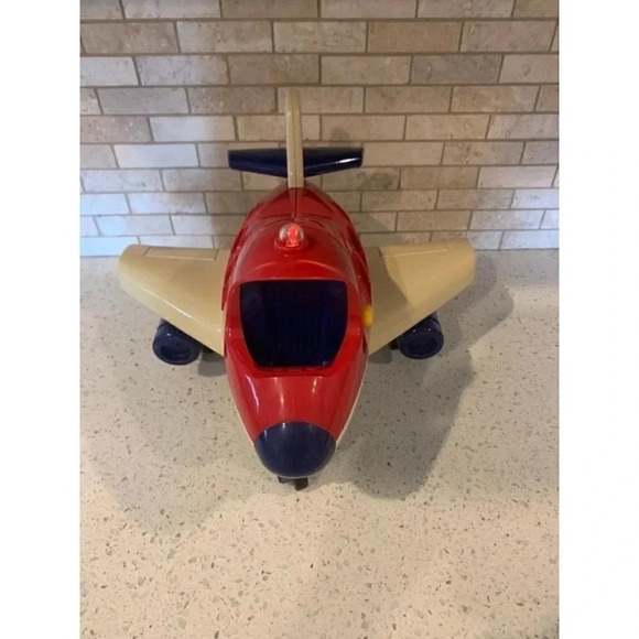 Toyrus geoffery jet with figurines. FB - Picture 8 of 12